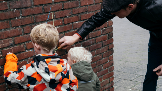 Derk Jan met de kinderen