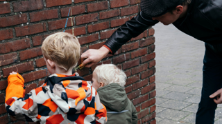 Derk Jan met de kinderen
