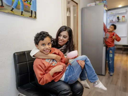 Sarita met haar zoons